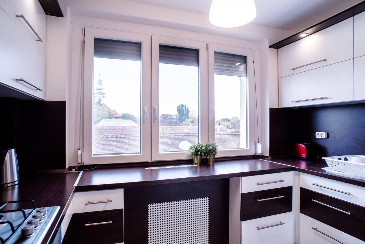 Peaceful, Cozy And New With Balcony Apartment *
